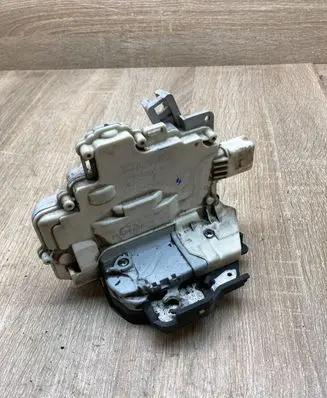 Audi A6 S6 C6 4F Front door lock 4F1837016