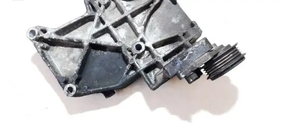 Volkswagen PASSAT B5 Engine mounting bracket 058260885