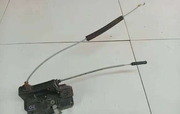 Opel Meriva A Front door lock 13154791