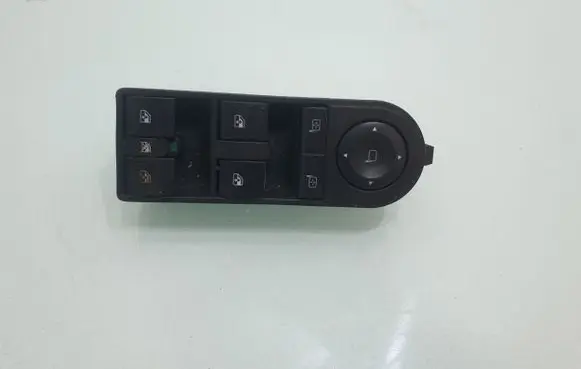 Opel Zafira B Electric window control switch 13228699