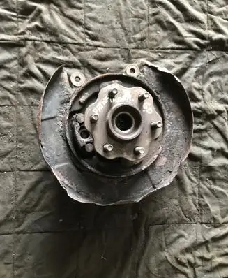 Nissan Pathfinder R51 Rear wheel hub spindle/knuckle 