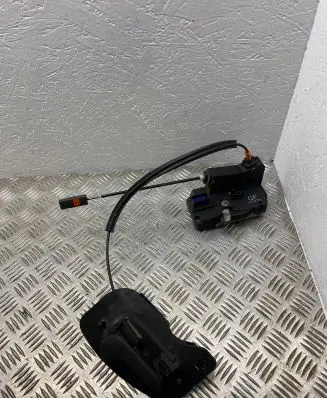 Opel Combo C Front door lock 13154792