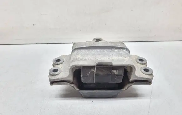 Volkswagen PASSAT B6 Engine mount bracket 3C0199555