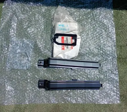 Suzuki Grand Vitara II Radiator mount bracket 1360067810 081210