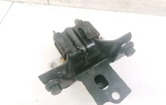 Skoda Fabia Mk2 (5J) Engine mount bracket 6Q0199555
