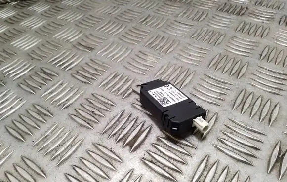 Tesla Model 3 Aerial antenna amplifier 109804600C 920573021 21227006601