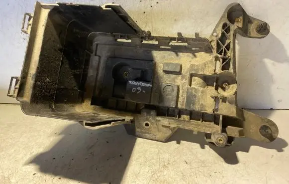 Battery box tray