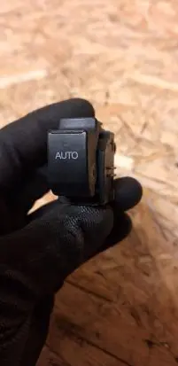 Toyota Avensis T250 Electric window control switch 8481005050 37080A145B05