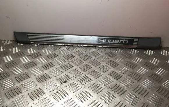Skoda Superb B6 (3T) Front sill trim cover