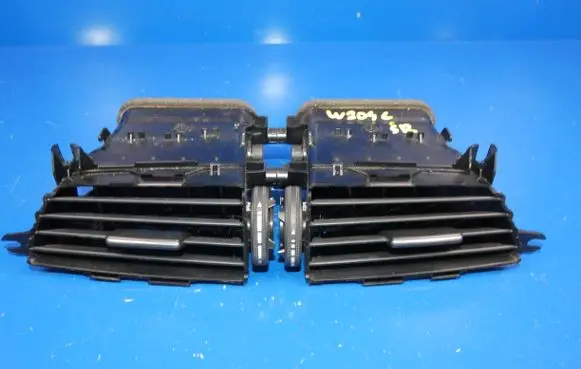 Mercedes-Benz C AMG W204 Dash center air vent grill