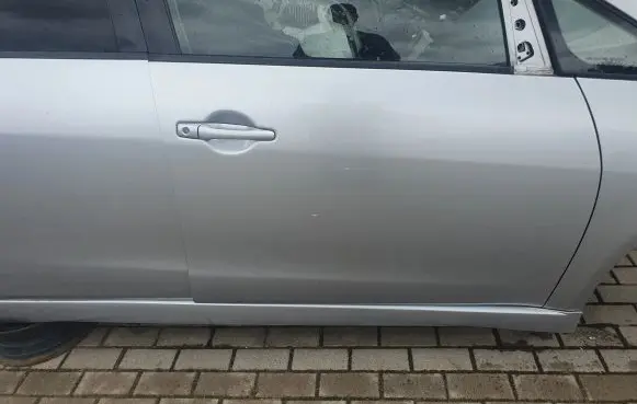 Mitsubishi Grandis Front door