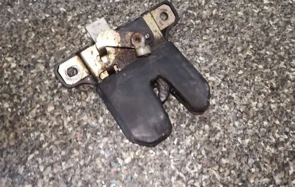 Seat Toledo II (1M) Tailgate/trunk/boot lock/catch/latch 8D5827505D