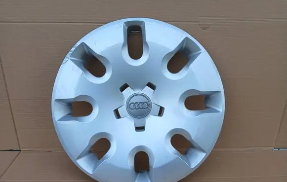 Audi A1 R15 wheel hub/cap/trim 8X0601147