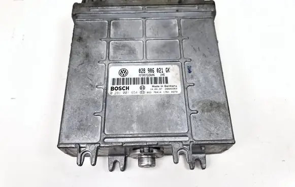 Volkswagen PASSAT B5 Engine control unit/module 028906021GK 0281001654 28SA3360