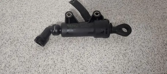 BMW 5 E39 Clutch master cylinder 21521165010