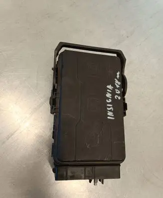 Opel Insignia B Fuse module 