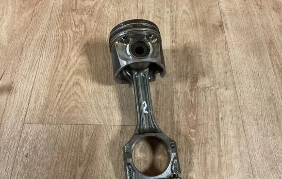 Volkswagen Golf IV Piston with connecting rod 79L4C