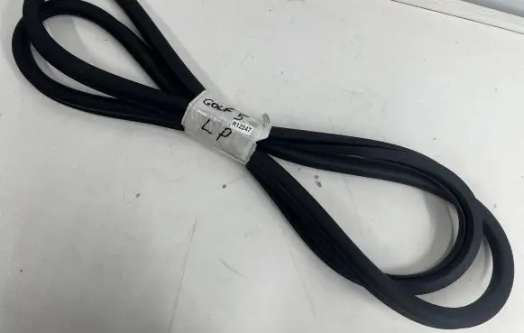 Volkswagen Golf V Front door rubber seal 1k4867911d