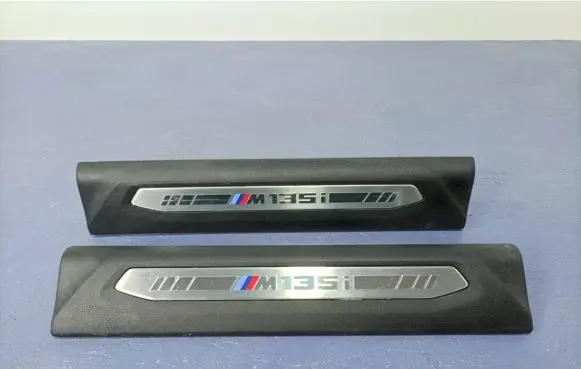 BMW 1 F40 Foot area side trim 7469183
