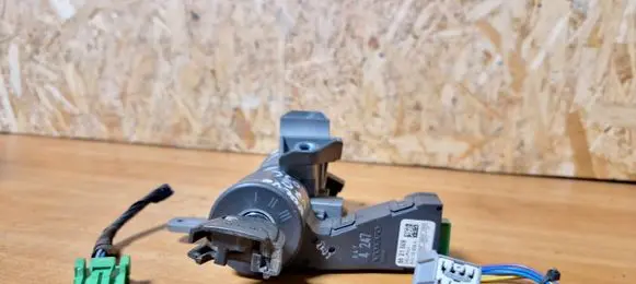 Volvo V70 Ignition lock 8621509