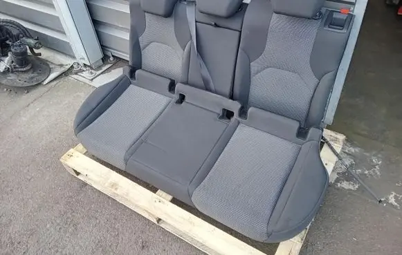 Seat Leon (5F) Second row seats 