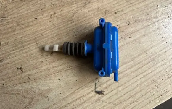 Audi 80 90 B2 Central locking motor 443862153B