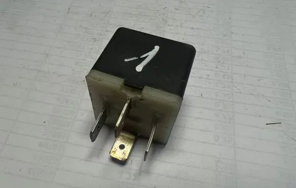 Audi A4 S4 B5 8D Other relay 431951253