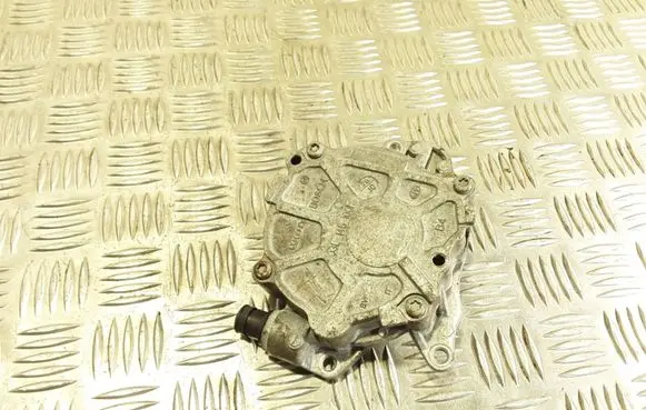 Skoda Octavia Mk2 (1Z) Vacuum pump 03L145100F