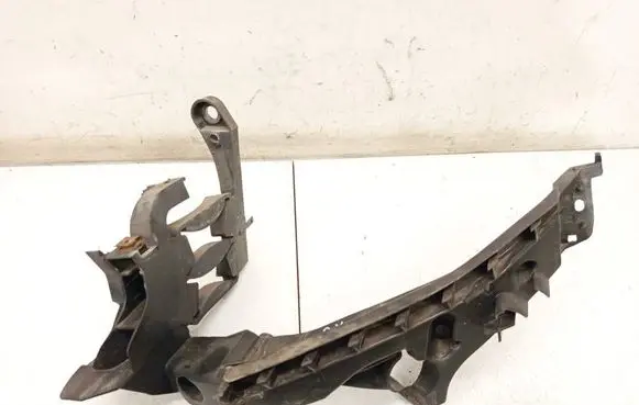 Audi A4 S4 B8 8K Headlight/headlamp mounting bracket 8K0805607A