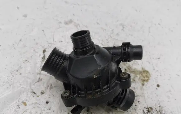 Thermostat/thermostat housing