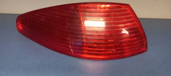 Peugeot 607 Rear/tail lights 2543G