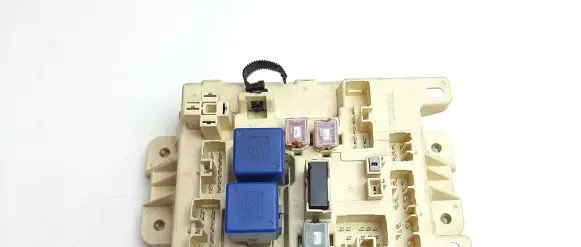 Toyota RAV 4 (XA10) Fuse module 8264120190 M7252