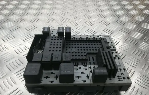 Volvo S80 Fuse module 08696098 30679527