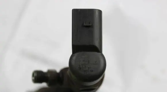 Volkswagen Caddy Fuel injector 03L130277B