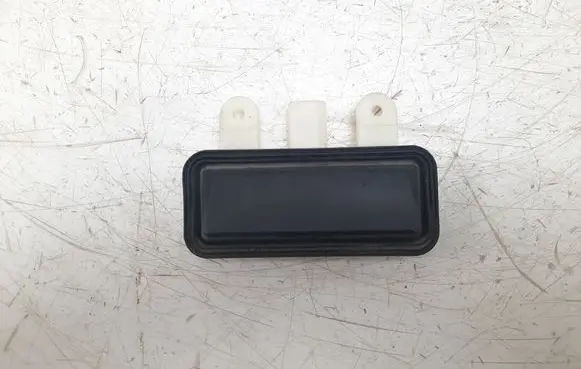 Mercedes-Benz E W212 Tailgate opening switch 2218702410