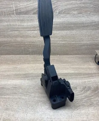 Opel Astra J Accelerator throttle pedal 0281002298