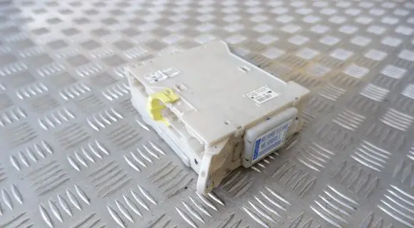 Lexus GS 300 350 430 450H Fuse module 8273030631