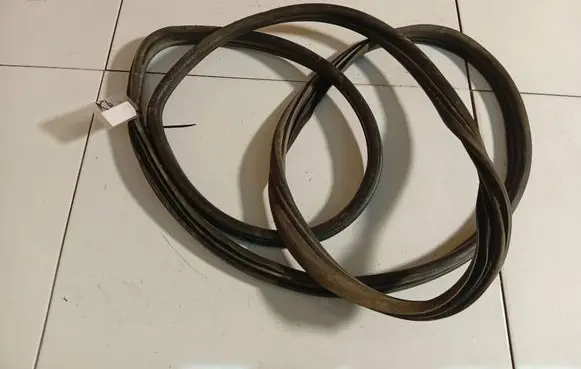 Volkswagen Sharan Rubber seal front coupe door 