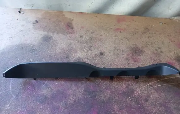 Mercedes-Benz C W204 Radio/GPS head unit trim A2046890839 9030800 90308007