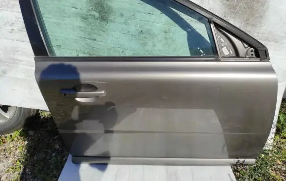 Volvo V70 Front door