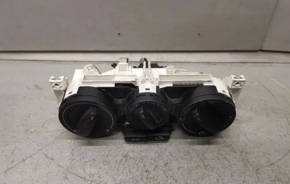 Skoda Superb B5 (3U) Climate control unit 3U0820045