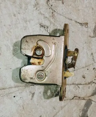 Volvo S40, V40 Loading door lock 