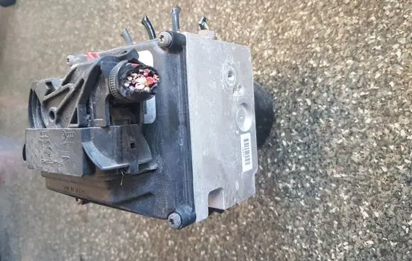 Volkswagen PASSAT B6 ABS Pump 3C0614095P