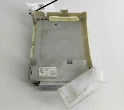 Toyota Prius+ (ZVW40) Central body control module 8273047440A