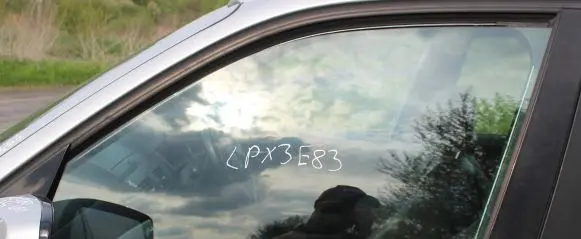 BMW X3 E83 Sliding door window/glass 