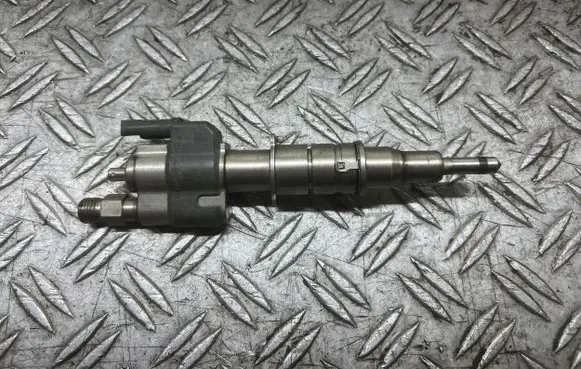 BMW 5 E60 E61 Fuel injector