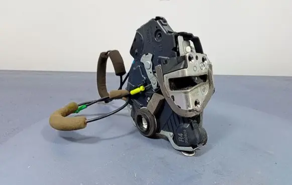Lexus IS 220D-250-350 Front door lock A046698