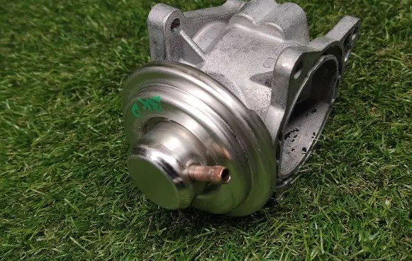 Skoda Octavia Mk2 (1Z) EGR valve 038129637D