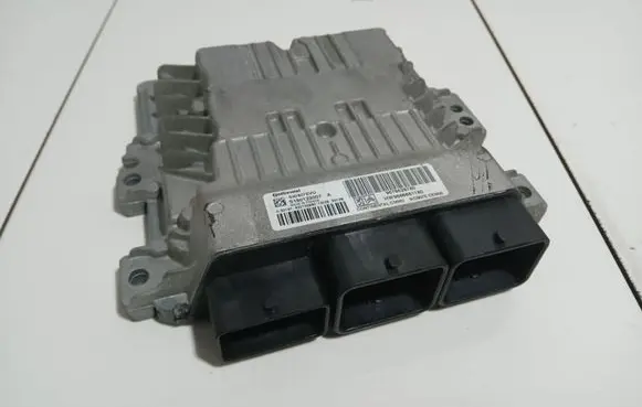 Citroen C4 II Engine control unit/module 9666681180