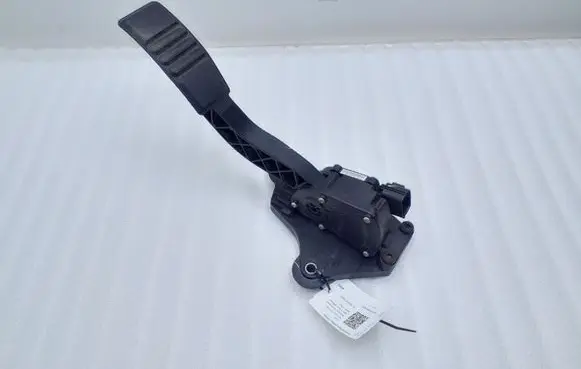 Ford Mustang V Accelerator throttle pedal 6R3A9F836AA